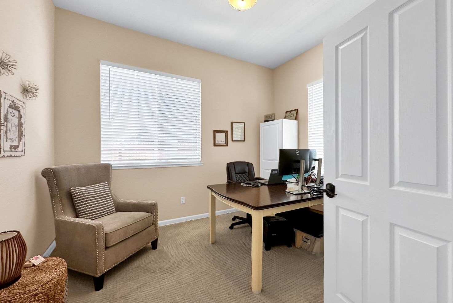 2032 Bastona Dr, Elk Grove CA 95758-7105 exterior