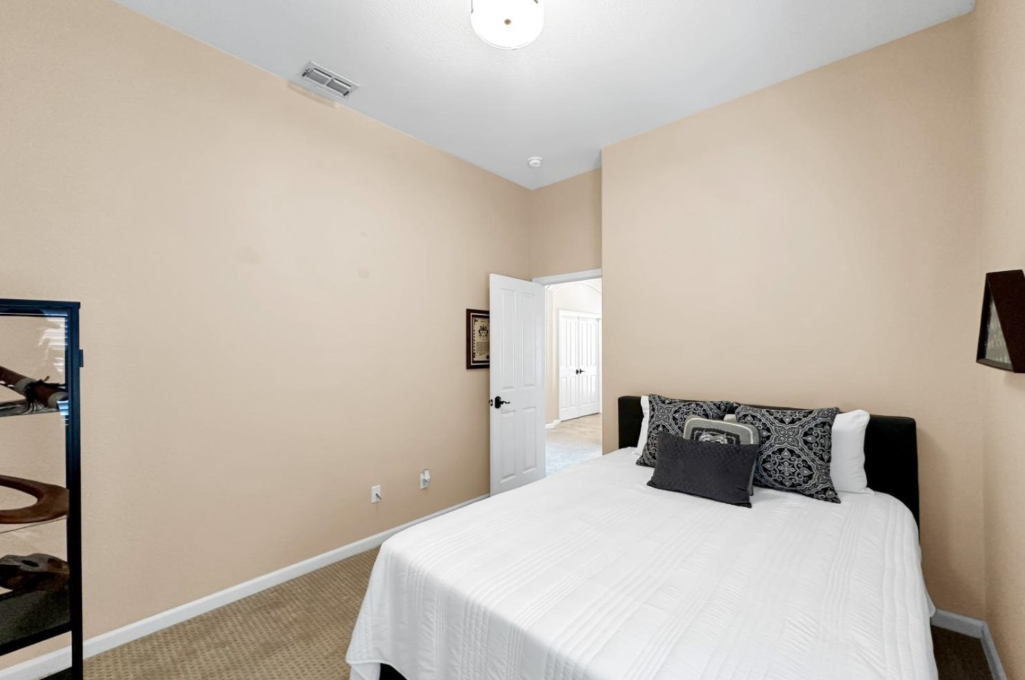 2032 Bastona Dr, Elk Grove CA 95758-7105 exterior