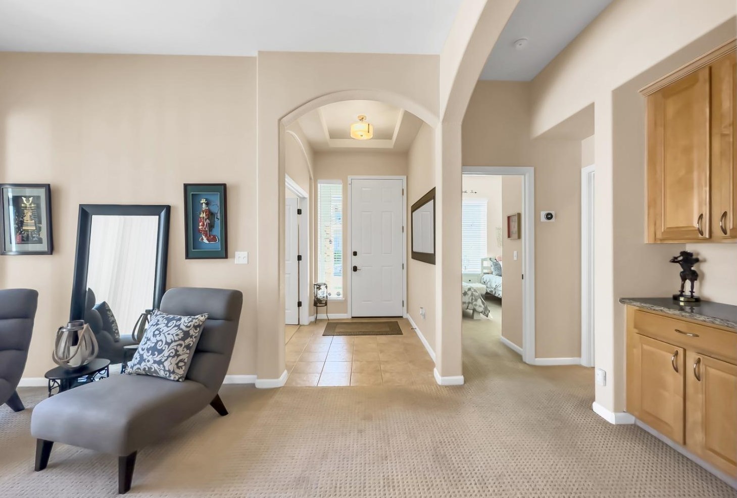 2032 Bastona Dr, Elk Grove CA 95758-7105 exterior