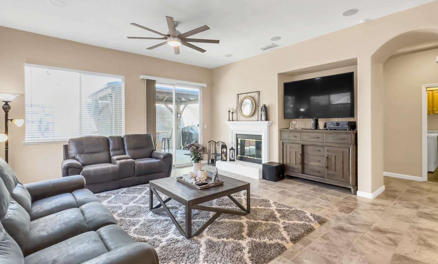 2032 Bastona Dr, Elk Grove CA 95758-7105 exterior