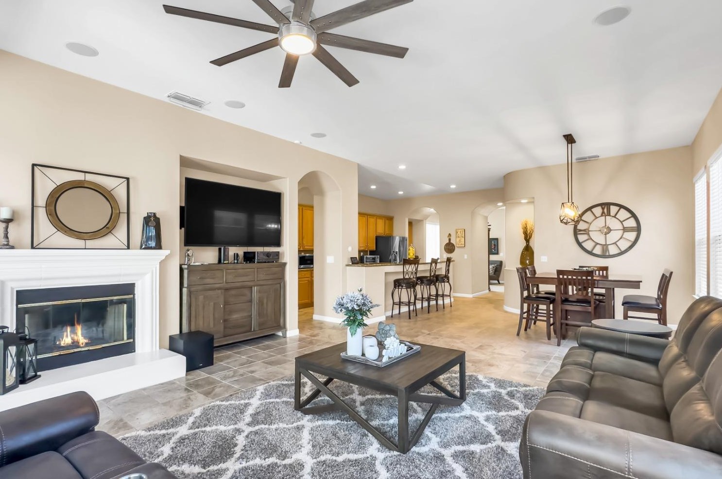 2032 Bastona Dr, Elk Grove CA 95758-7105 exterior