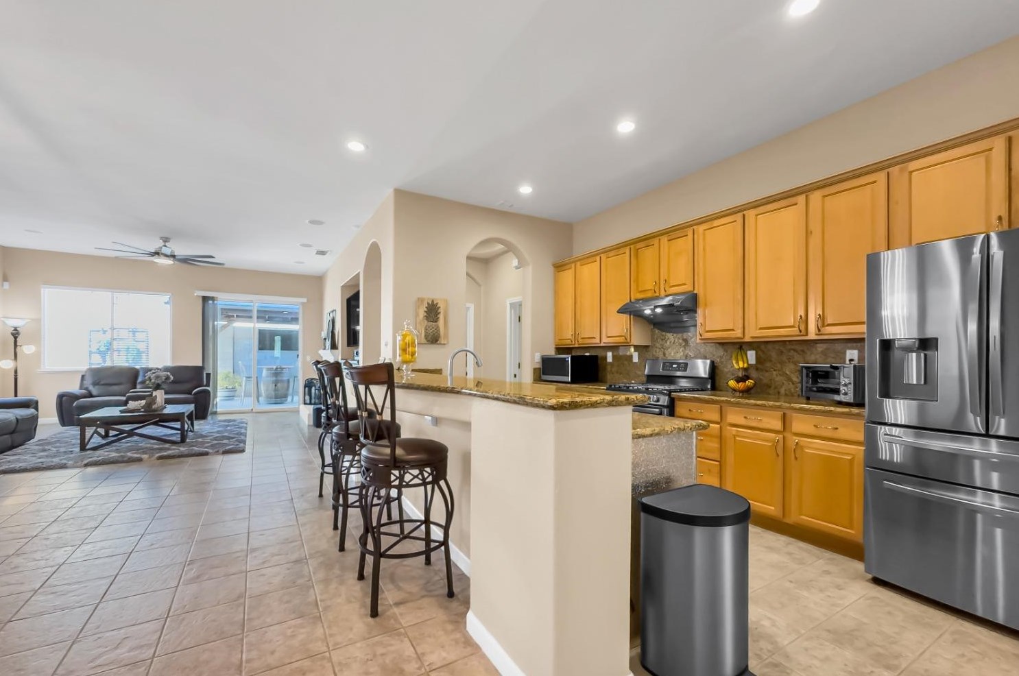 2032 Bastona Dr, Elk Grove CA 95758-7105 exterior