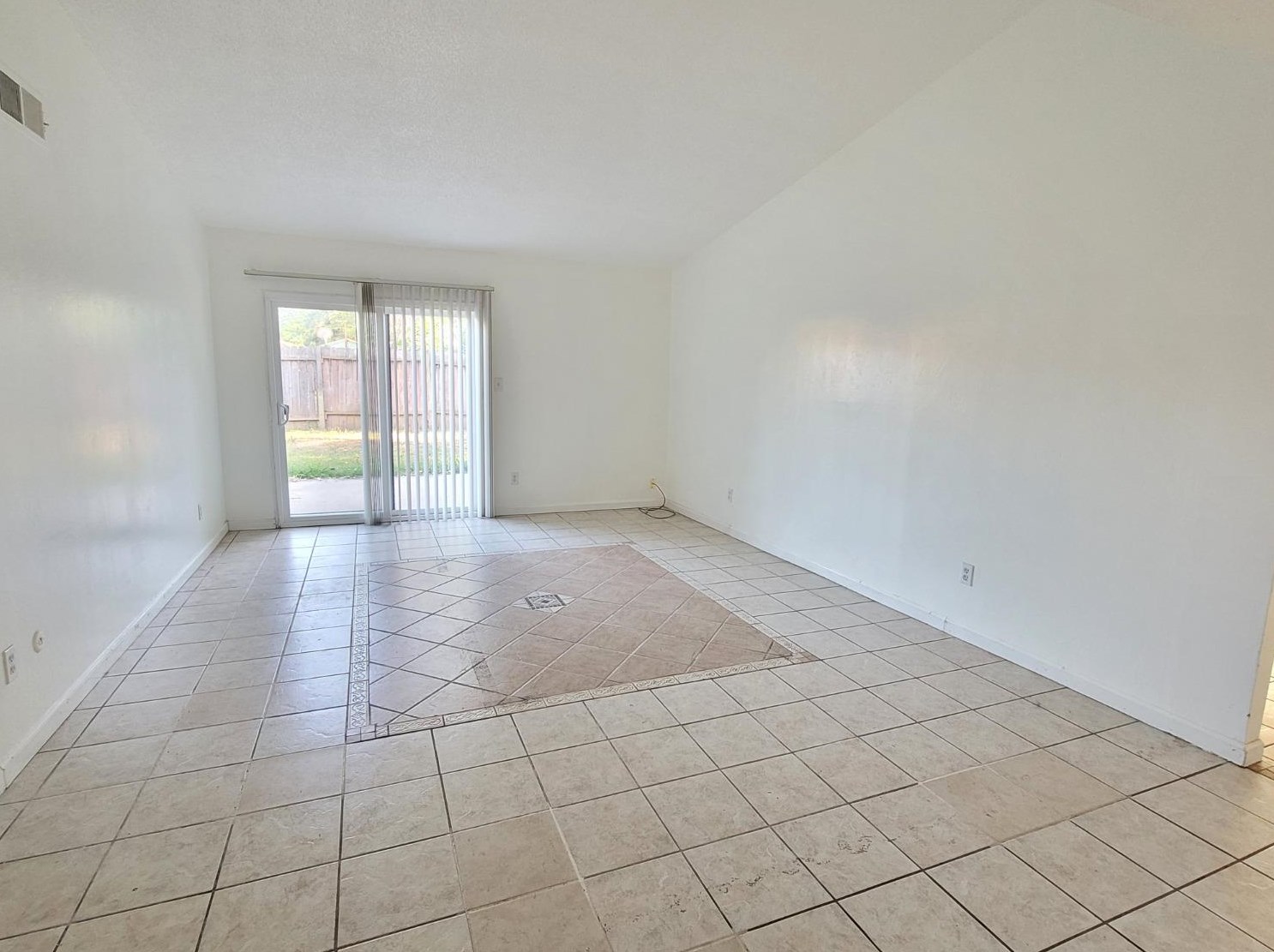 6200 Hesby Way, Sacramento, CA 95823-4821