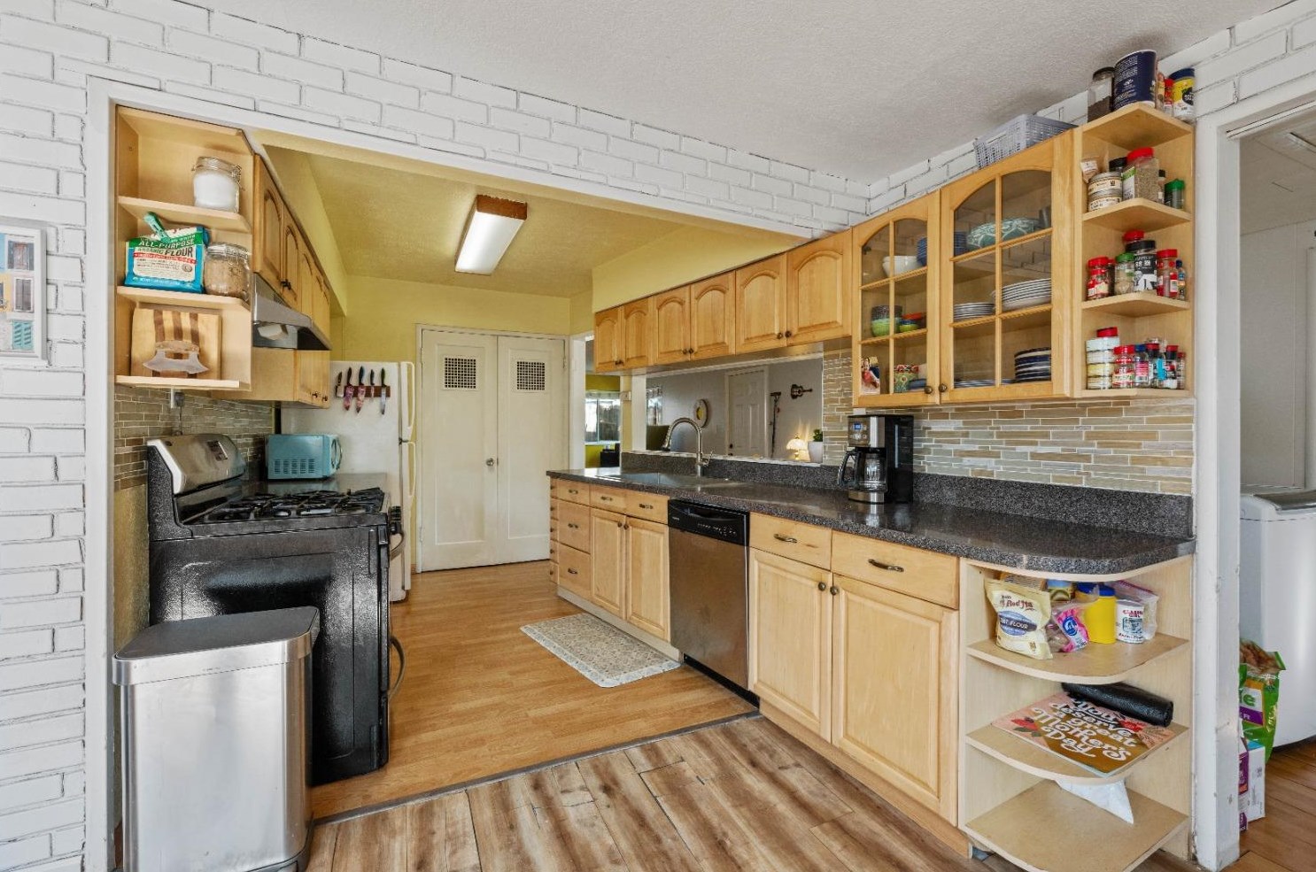 3112 Hurley Way, Sacramento CA  95864-3852 exterior