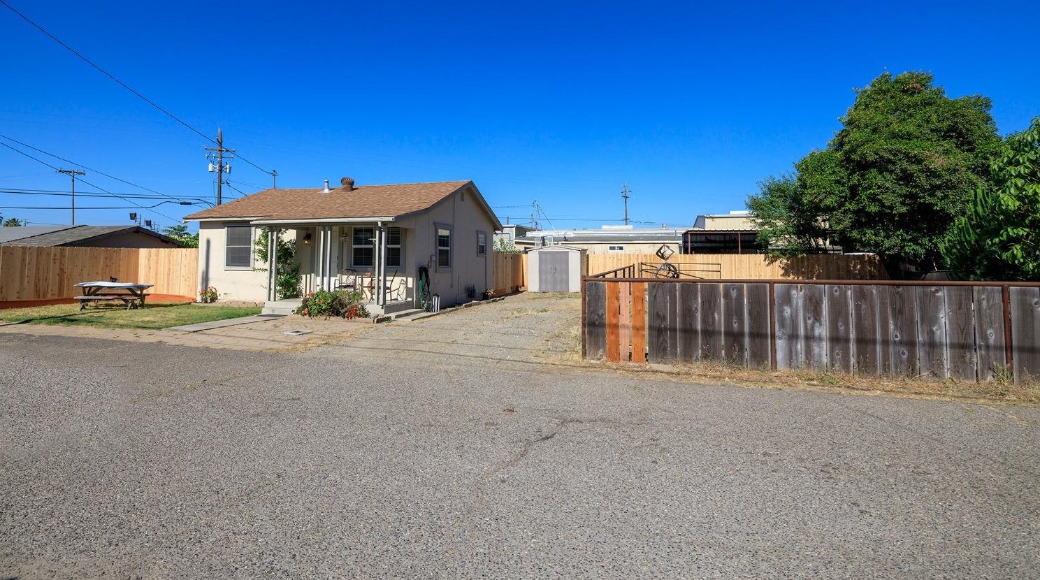 2269 Strong Ave, Escalon, CA 95320