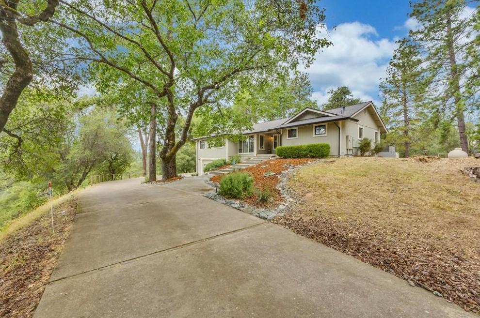1640 Middle Mountain Ct, Auburn Lake Trails, CA 95614-2564