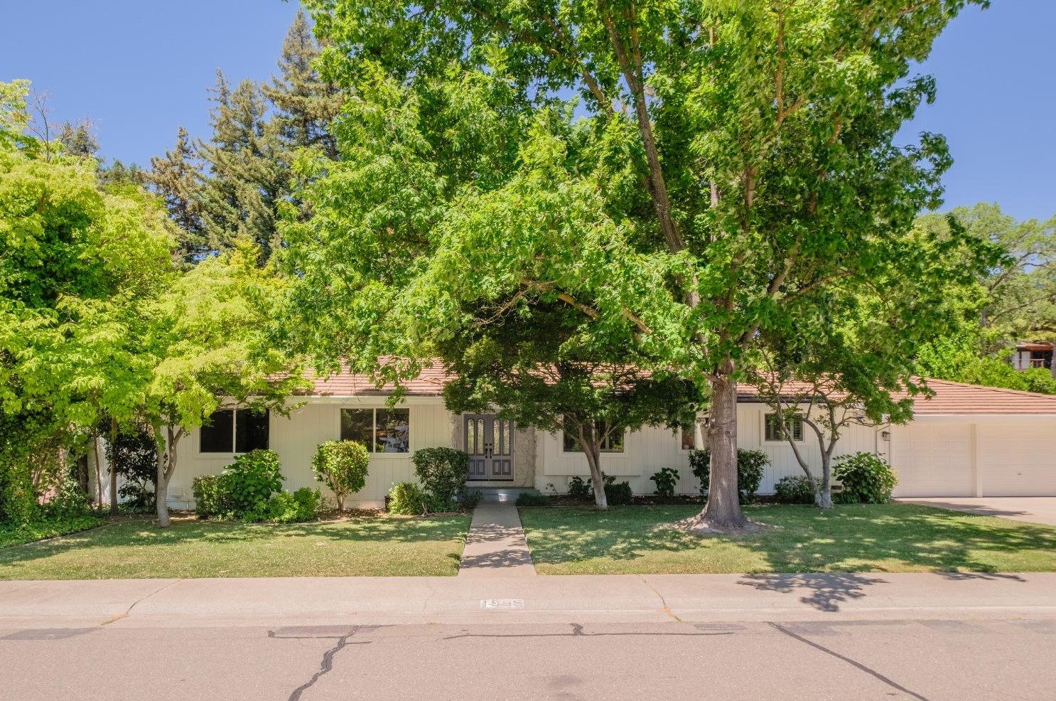 1905 Lambeth Way, Carmichael, CA 95608-5759