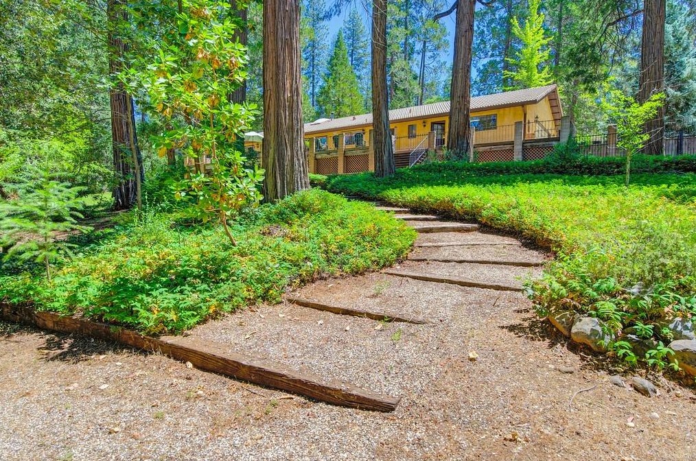 26145 Green Acres Rd, Cape Horn, CA 95713