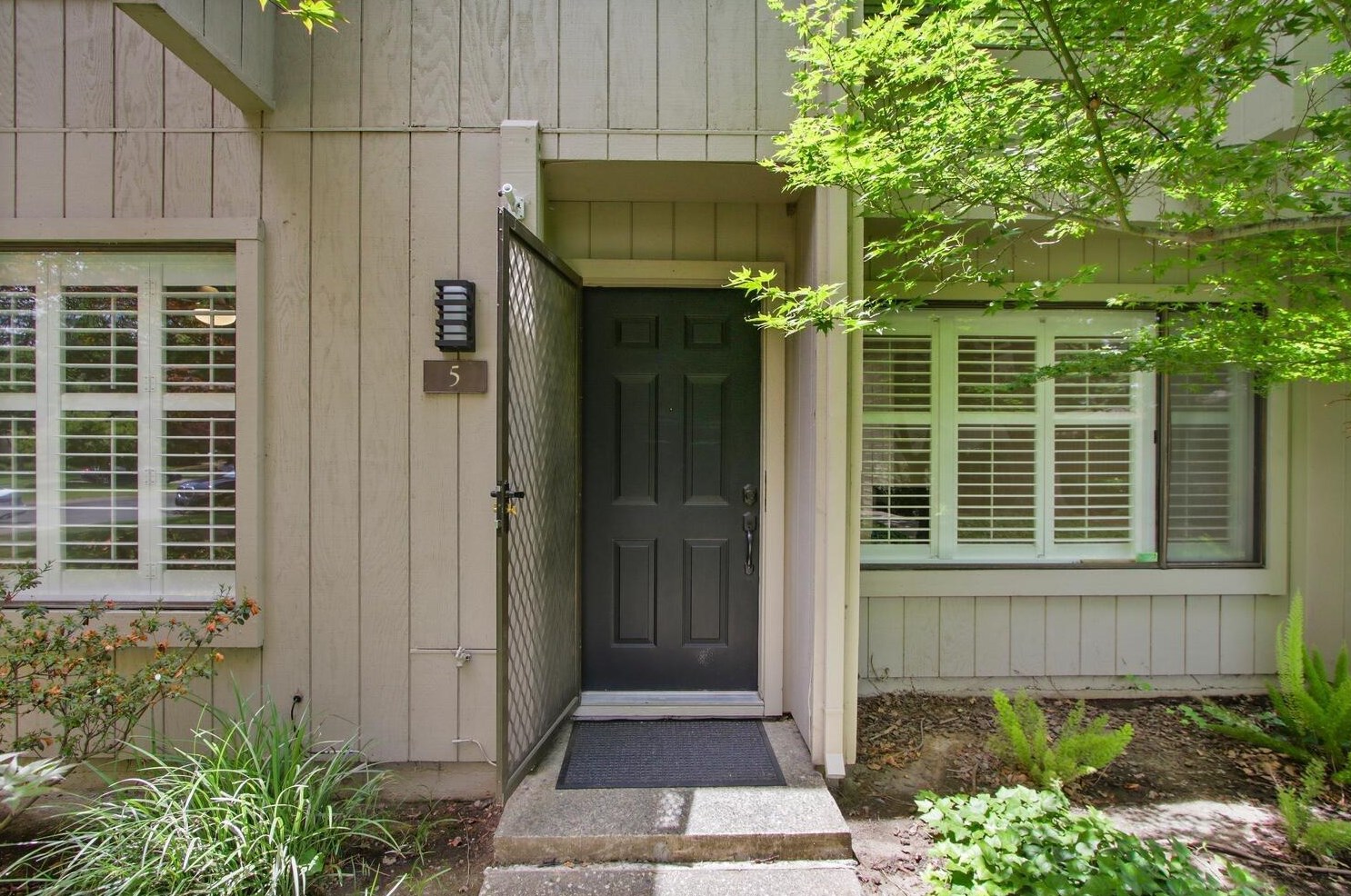 5 Colby Ct, Sacramento, CA 95825-7005