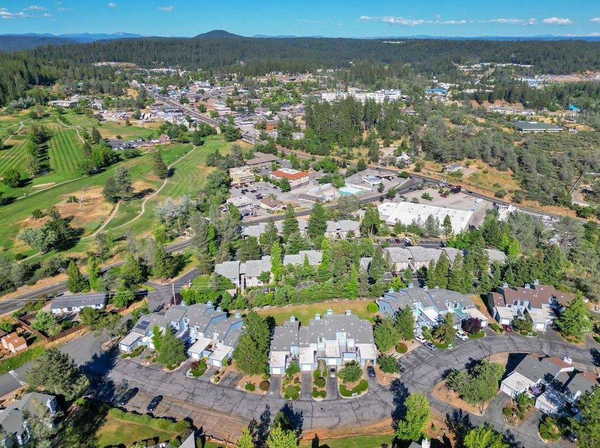 238 Rockwood Dr, Grass Valley, CA 95945-5638