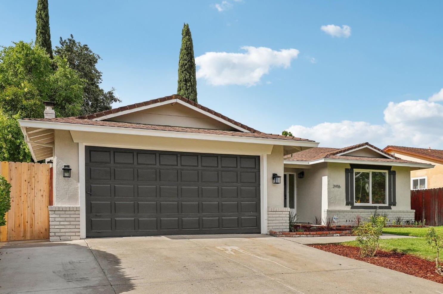 3916 Robinridge Way, Sacramento, CA 95823-2828