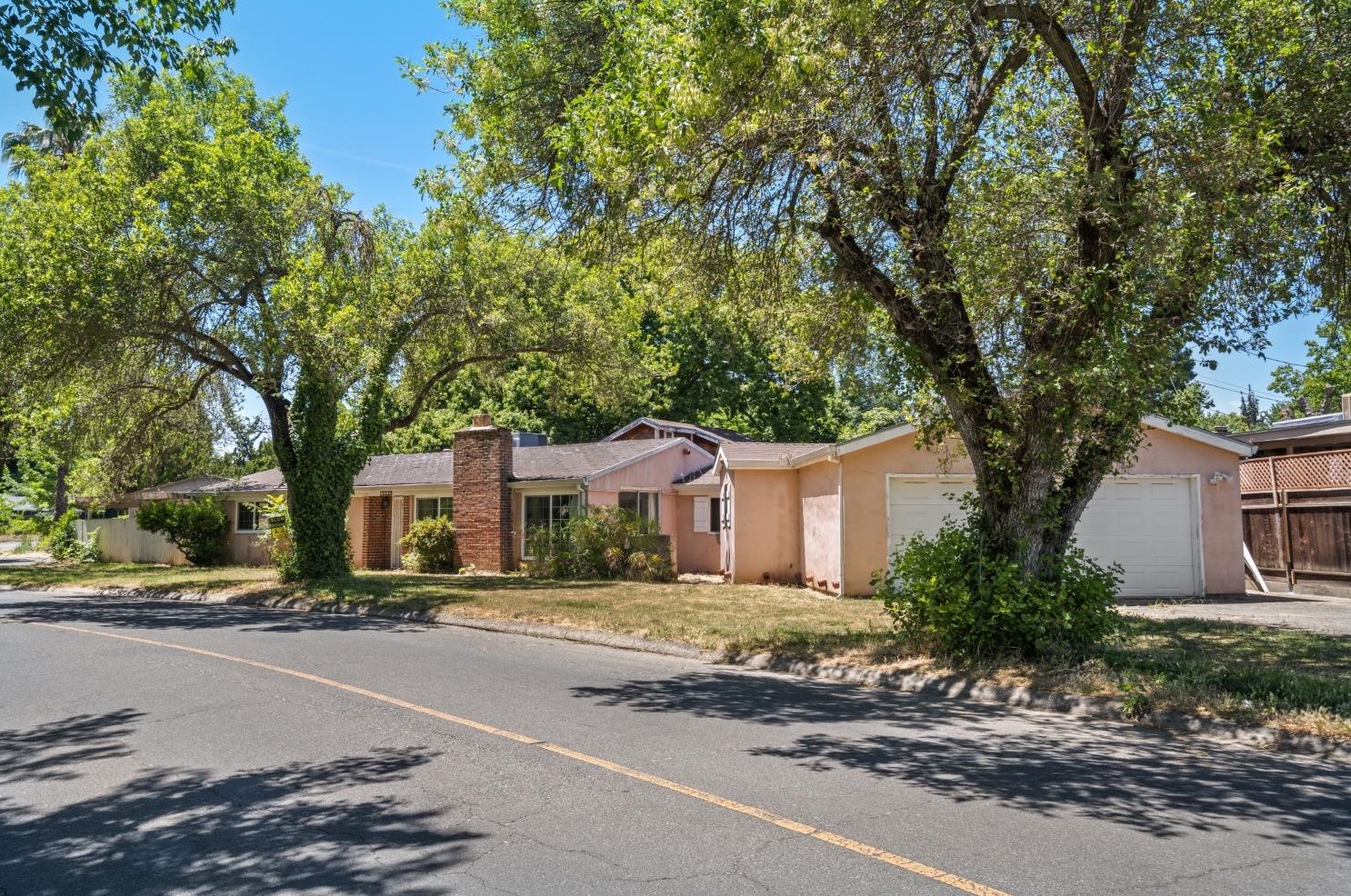 1489 Wentworth Ave, Sacramento, CA 95822-1948