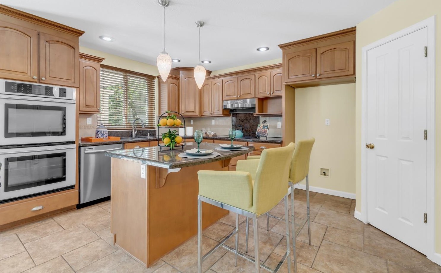 8425 Zachis Way, Sacramento CA  95843-5891 exterior