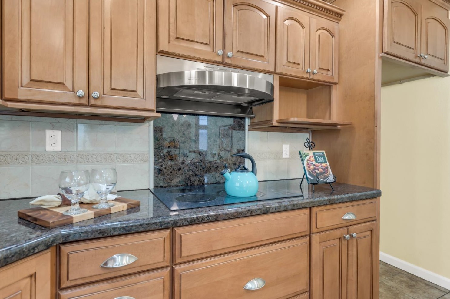 8425 Zachis Way, Sacramento CA  95843-5891 exterior