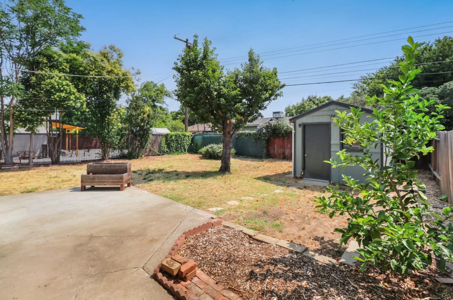 4939 48th St, Sacramento CA  95820-5305 exterior