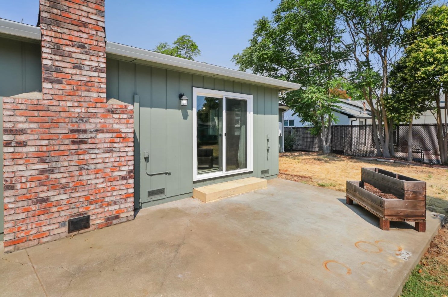 4939 48th St, Sacramento CA  95820-5305 exterior