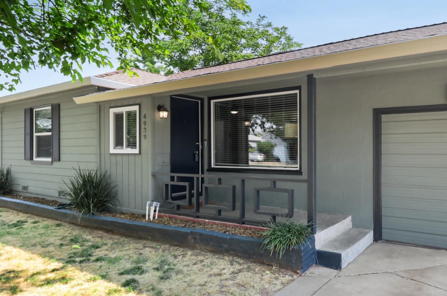 4939 48th St, Sacramento CA  95820-5305 exterior