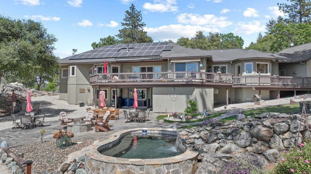 18444 Mika Ln, Sonora CA  95370-8662 exterior