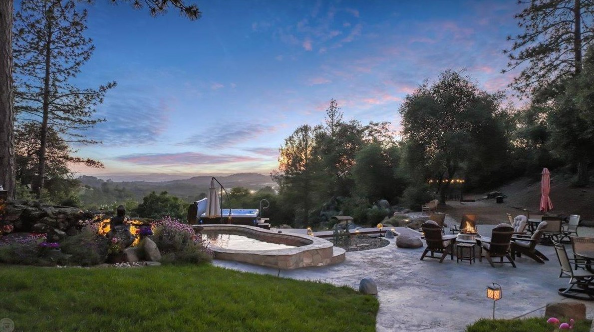 18444 Mika Ln, Sonora CA  95370-8662 exterior