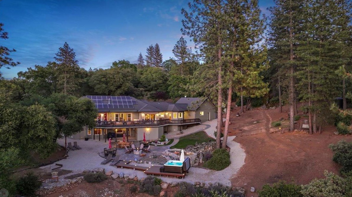 18444 Mika Ln, Sonora CA  95370-8662 exterior