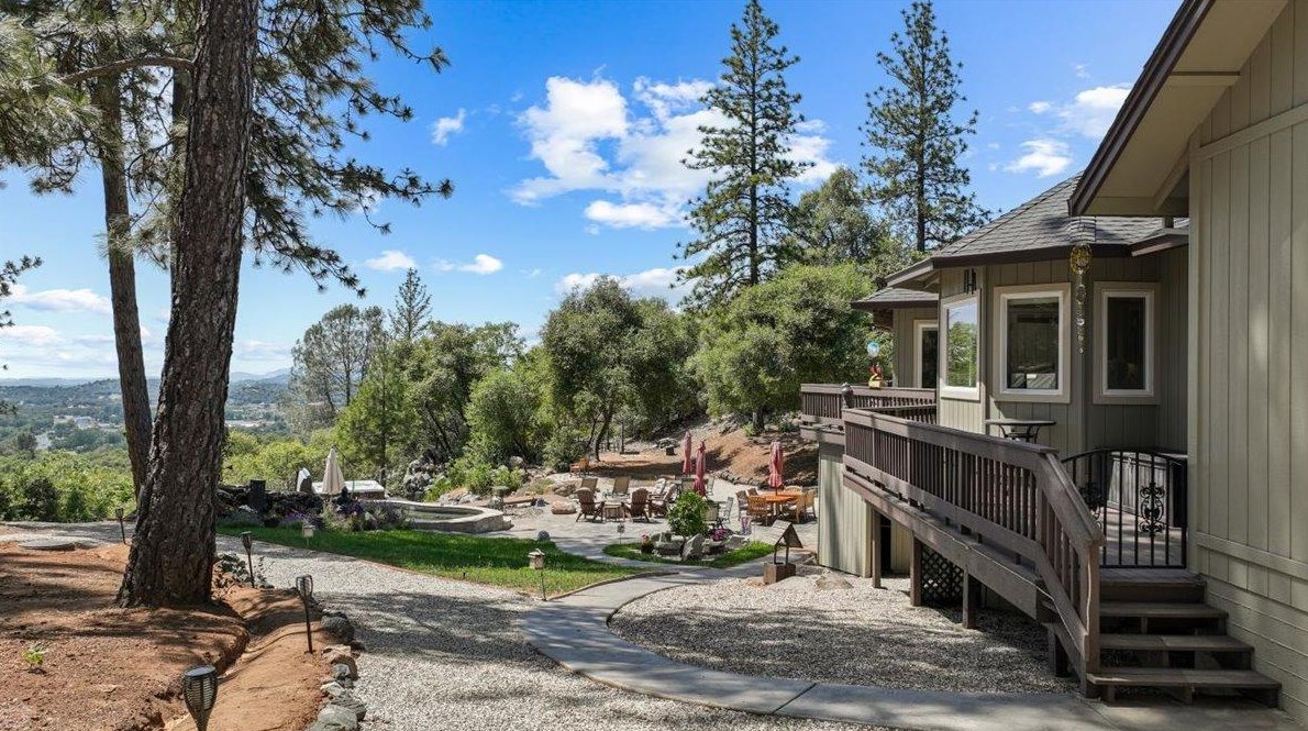 18444 Mika Ln, Sonora CA  95370-8662 exterior