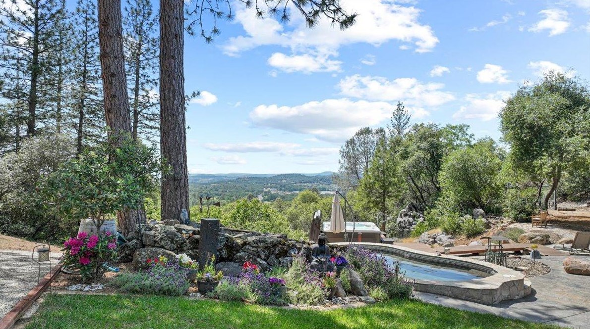 18444 Mika Ln, Sonora CA  95370-8662 exterior