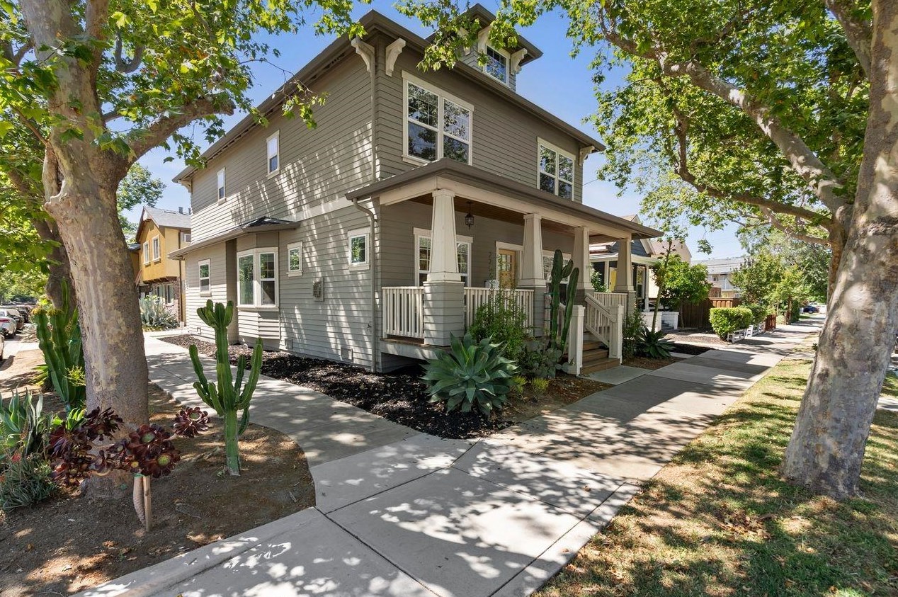 2254 34th St, Sacramento CA  95817-1210 exterior