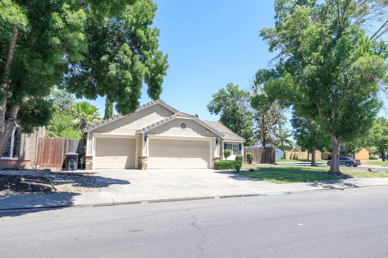 1908 Sunny Park Dr, Modesto, CA 95355-9712