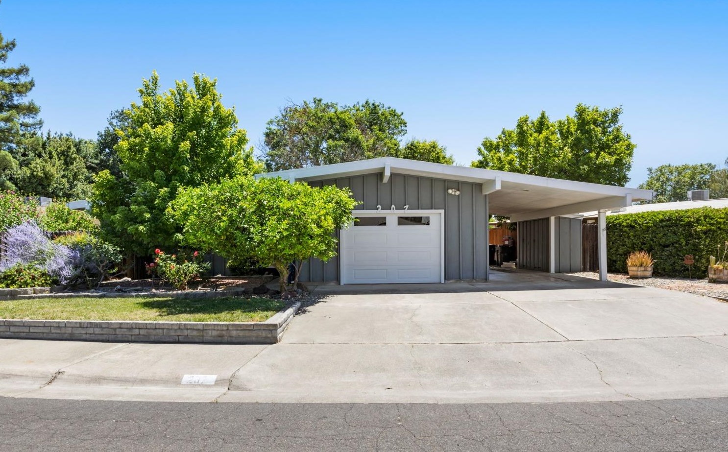 207 Maedell Way, Woodland, CA 95695-4622