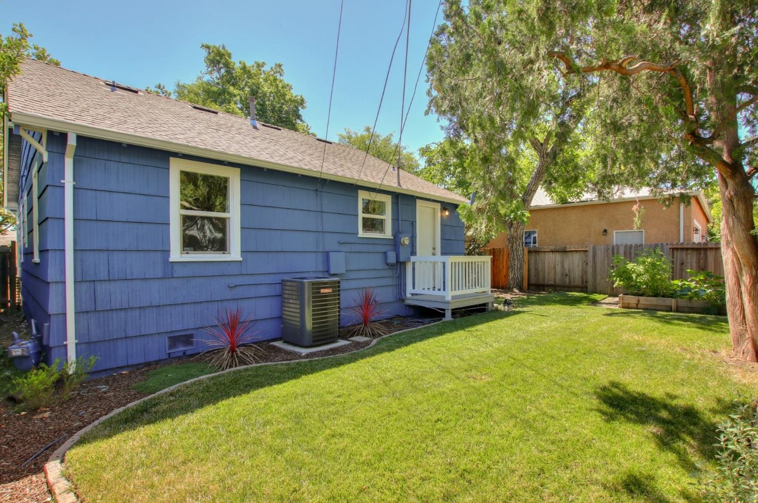 4316 55th St, Sacramento CA  95820-4149 exterior