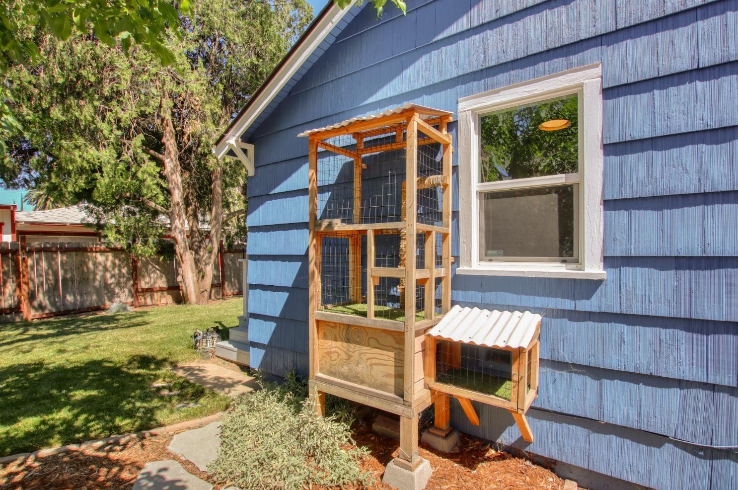 4316 55th St, Sacramento CA  95820-4149 exterior