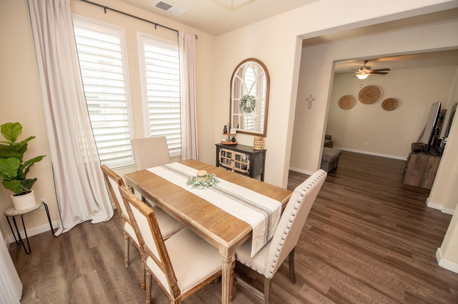 4520 Ocean Ln, Elk Grove, CA 95757