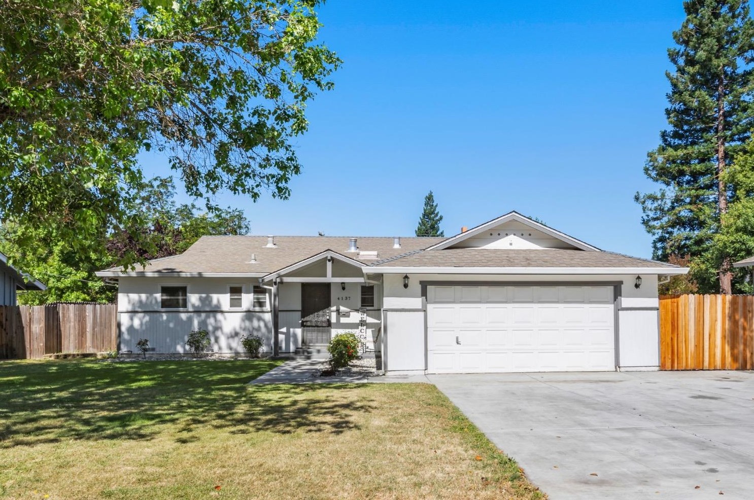 4137 Valiant St, Carmichael, CA 95608-1909