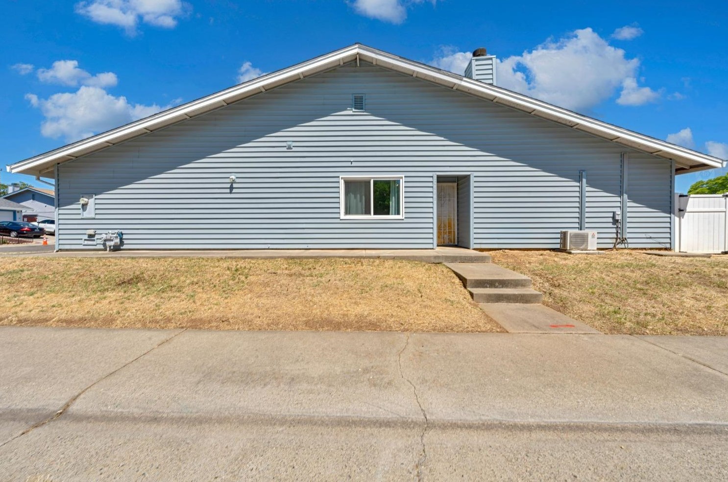 10466 Sierra Crest Dr, Rancho Cordova, CA 95670-5861