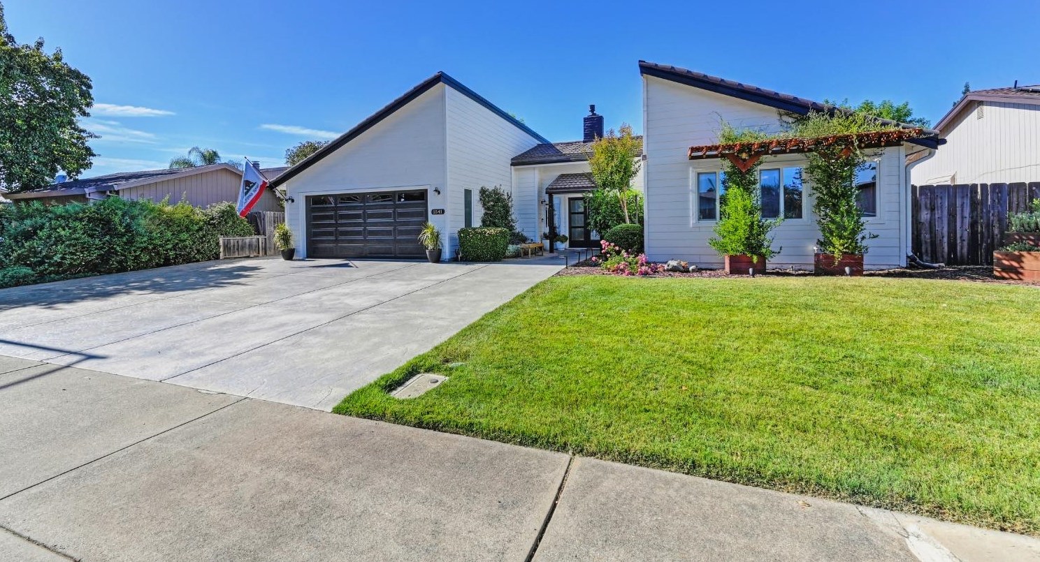 1541 Coats Dr, Yuba City, CA 95993-1701