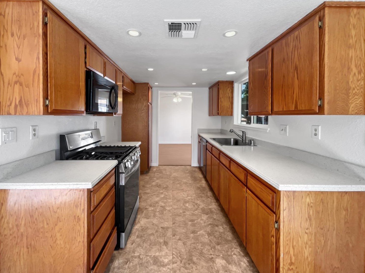 1446 Garfield Ct, Woodland, CA 95776-6727