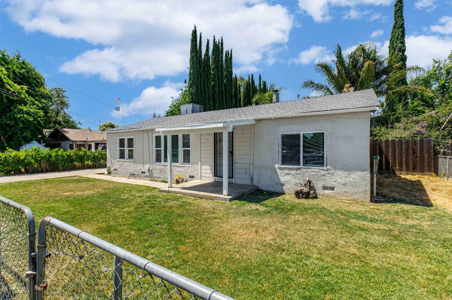 2525 Country Dr, Merced, CA 95340-3326