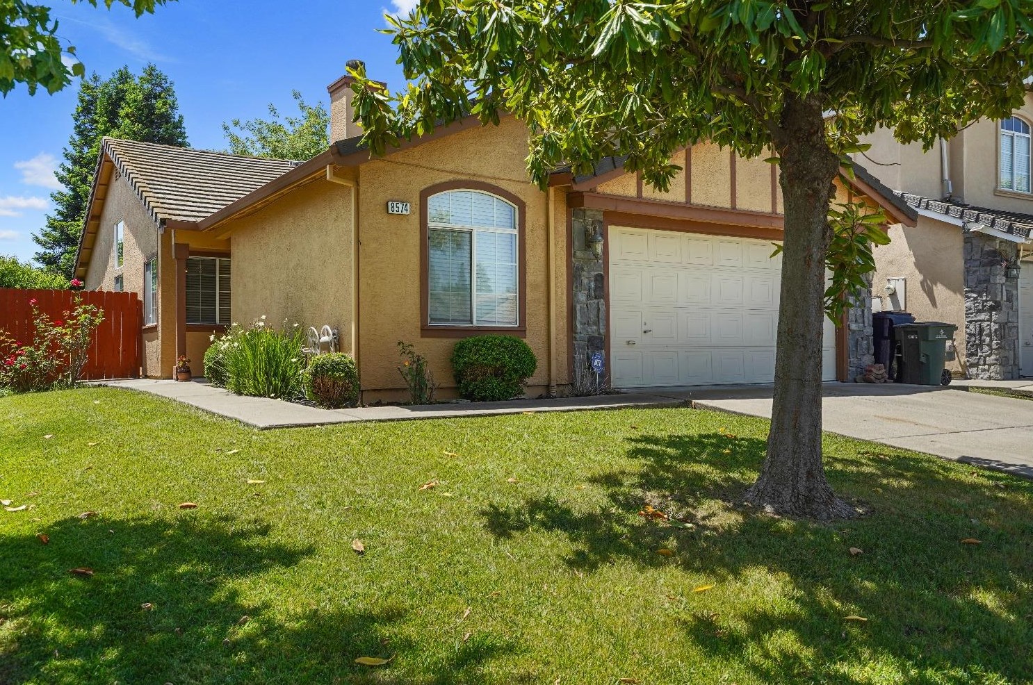 8574 Hermitage Way, Sacramento, CA 95823-6111