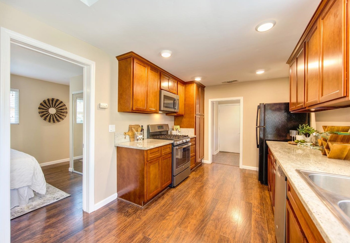 128 Birch St, Roseville CA  95678-2576 exterior