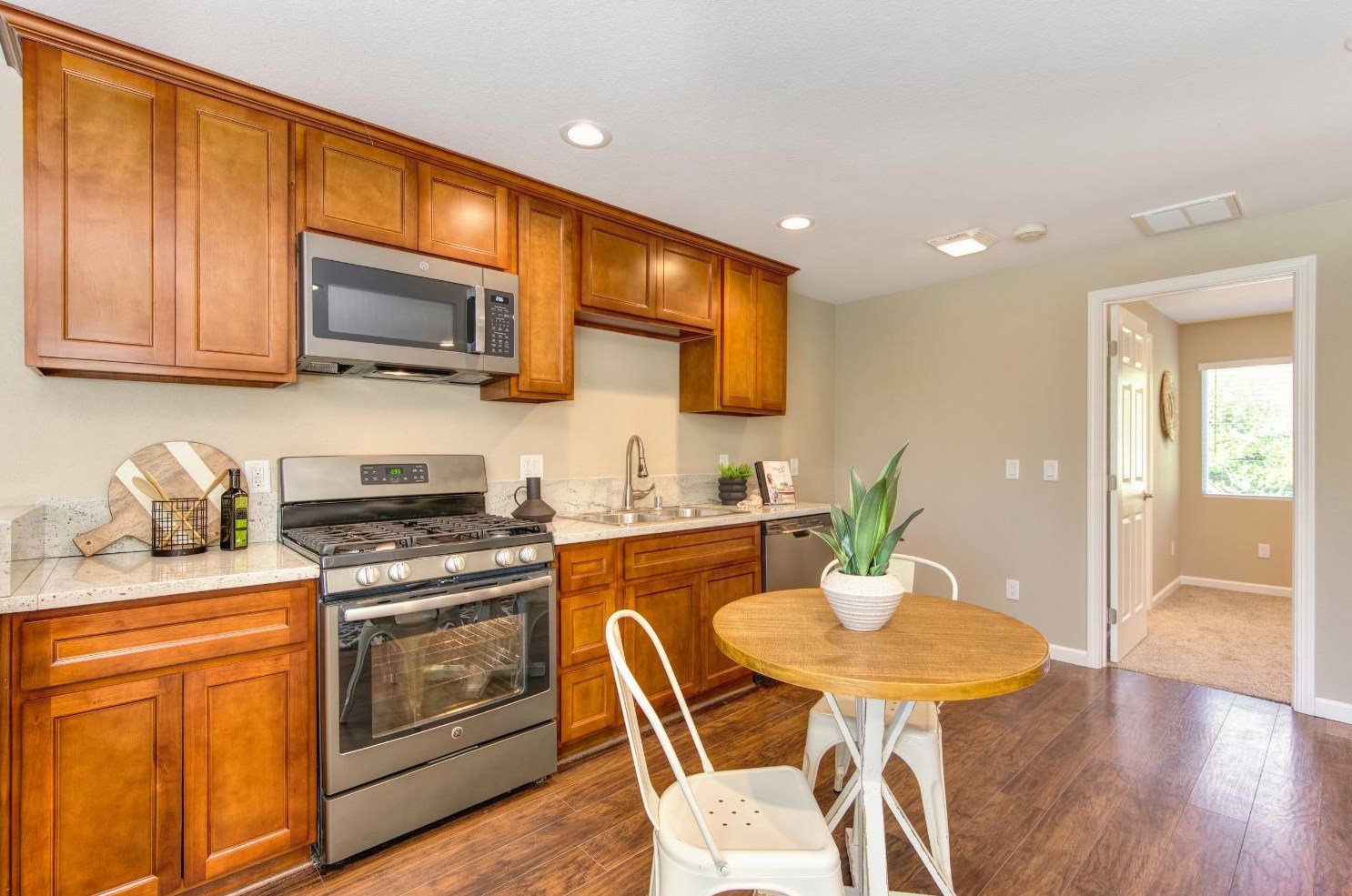 128 Birch St, Roseville CA  95678-2576 exterior