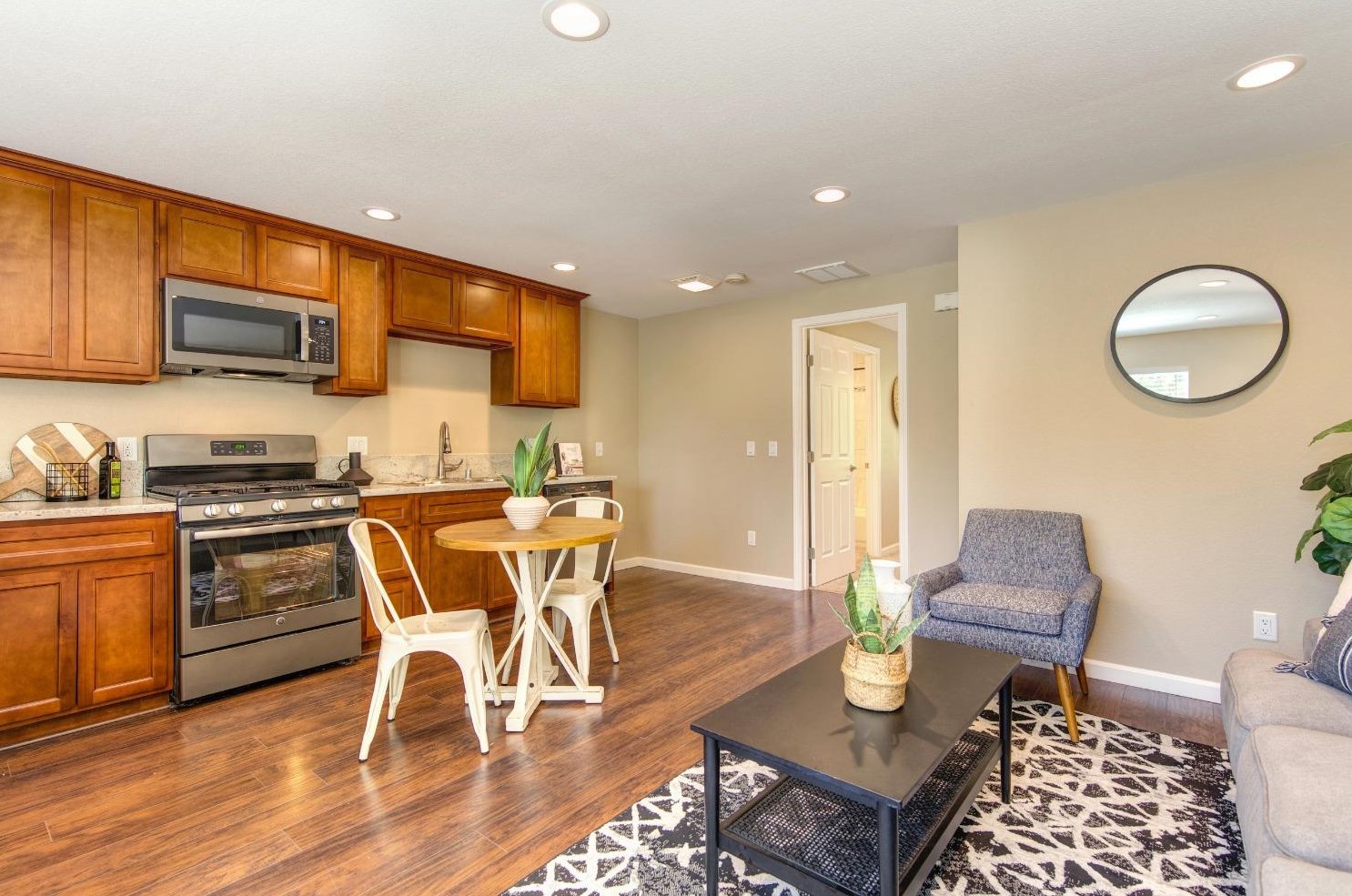128 Birch St, Roseville CA  95678-2576 exterior