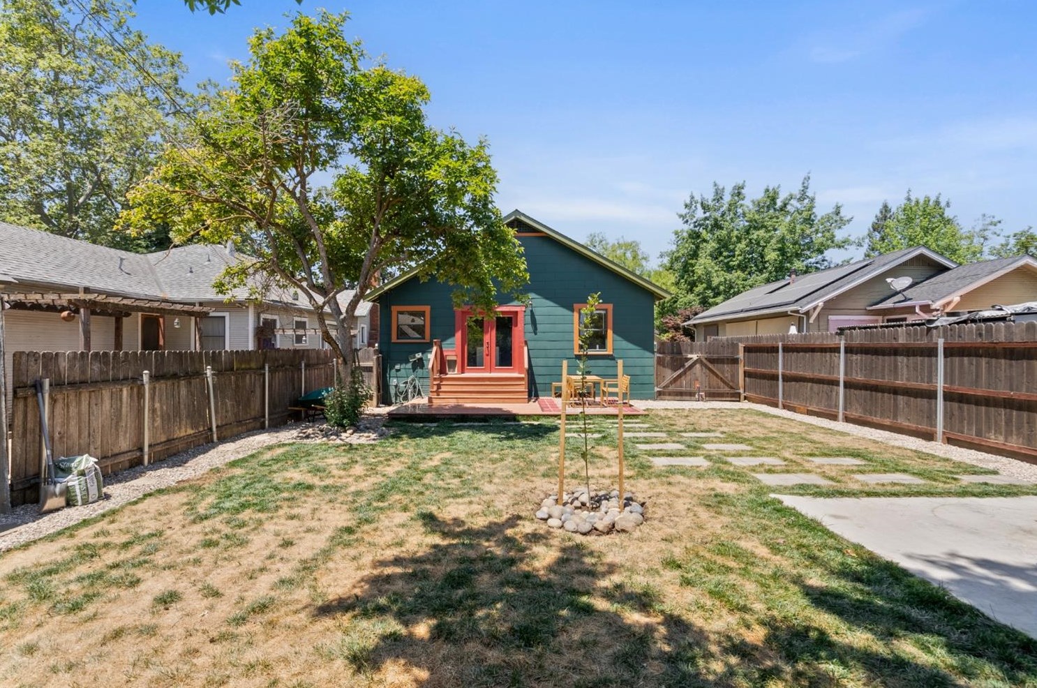 2189 36th St, Sacramento CA  95817-1309 exterior