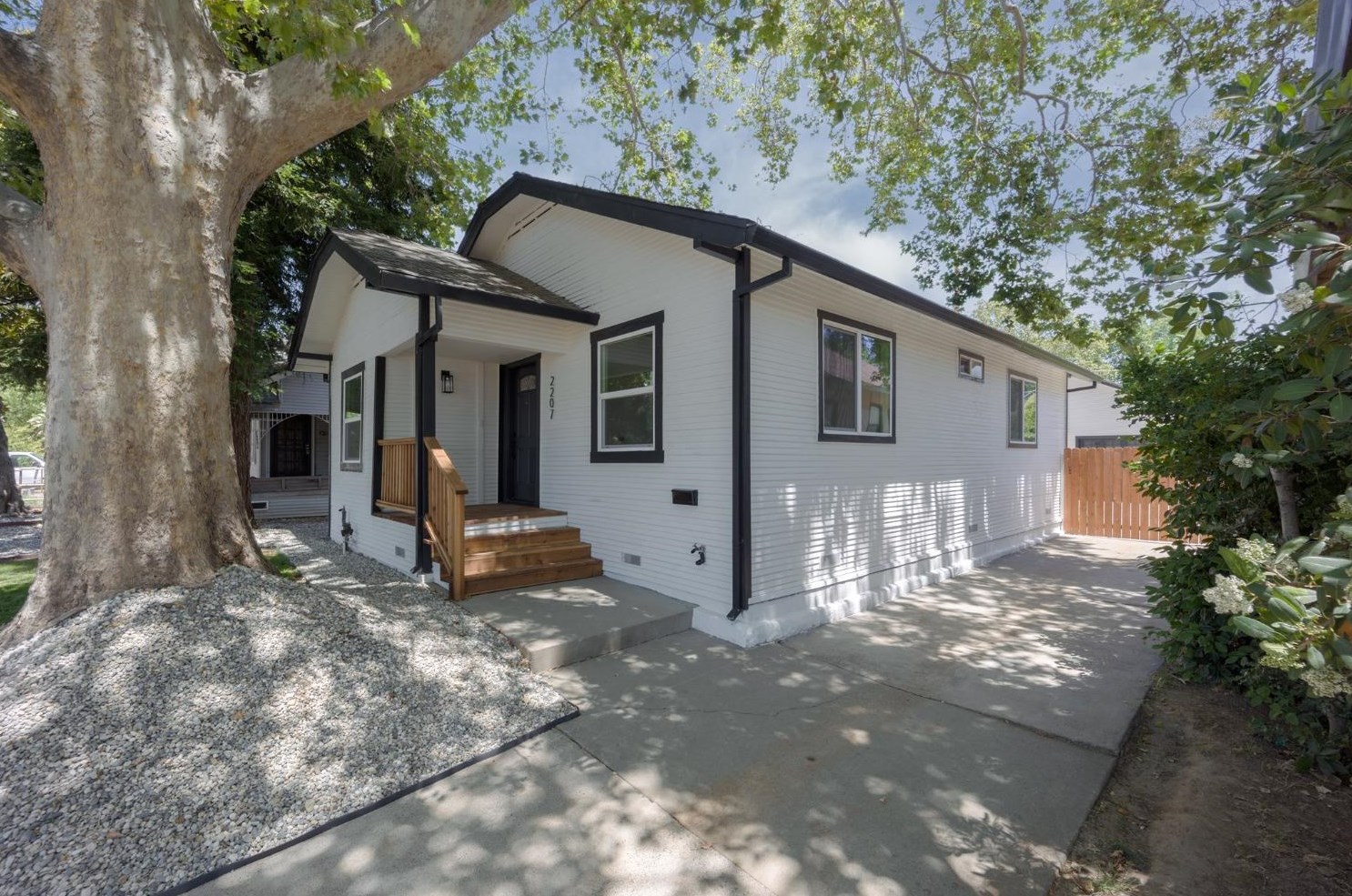 2207 36th St, Sacramento, CA 95817-1311