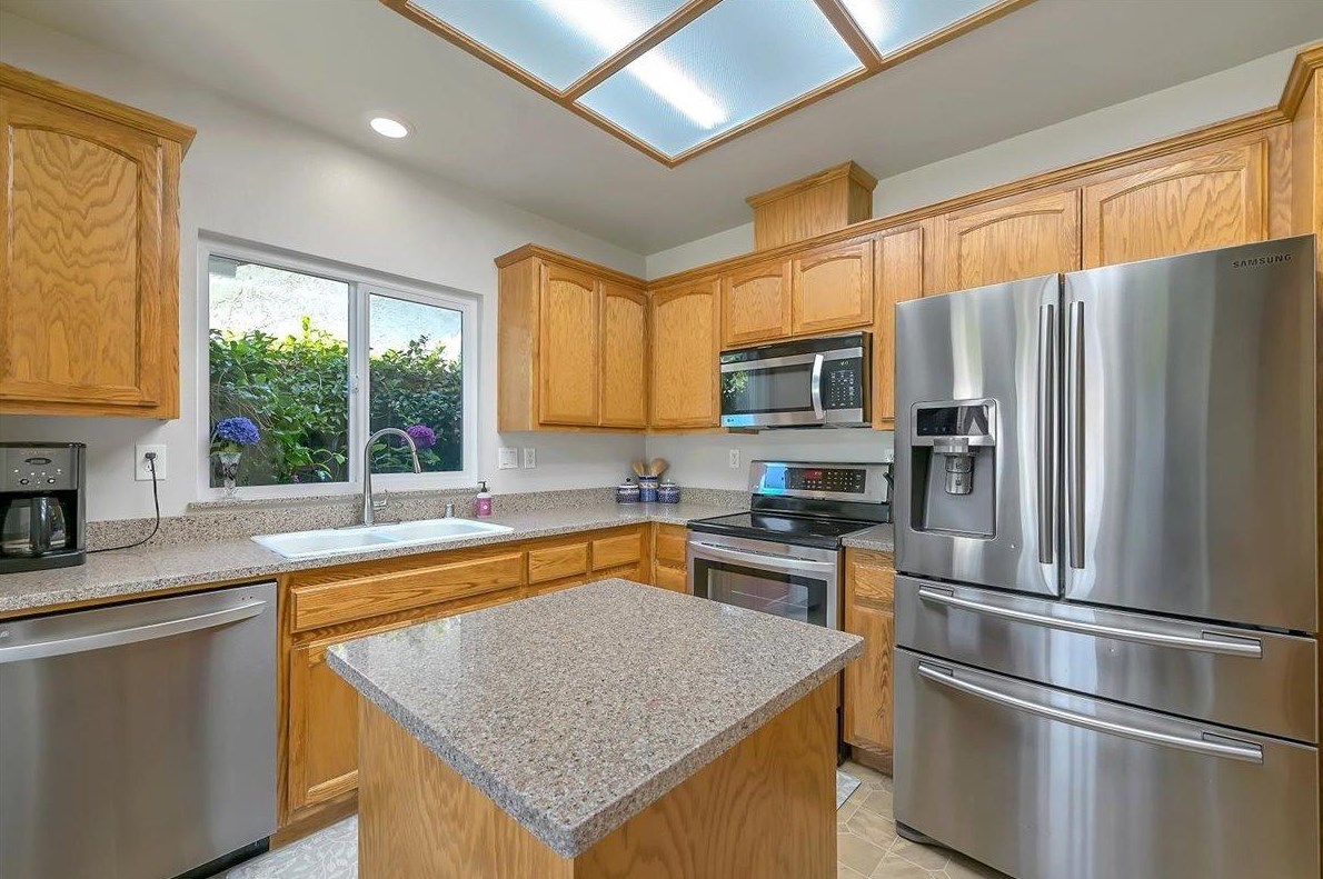 1356 Zephyr Dr, Yuba City, CA 95991-7559