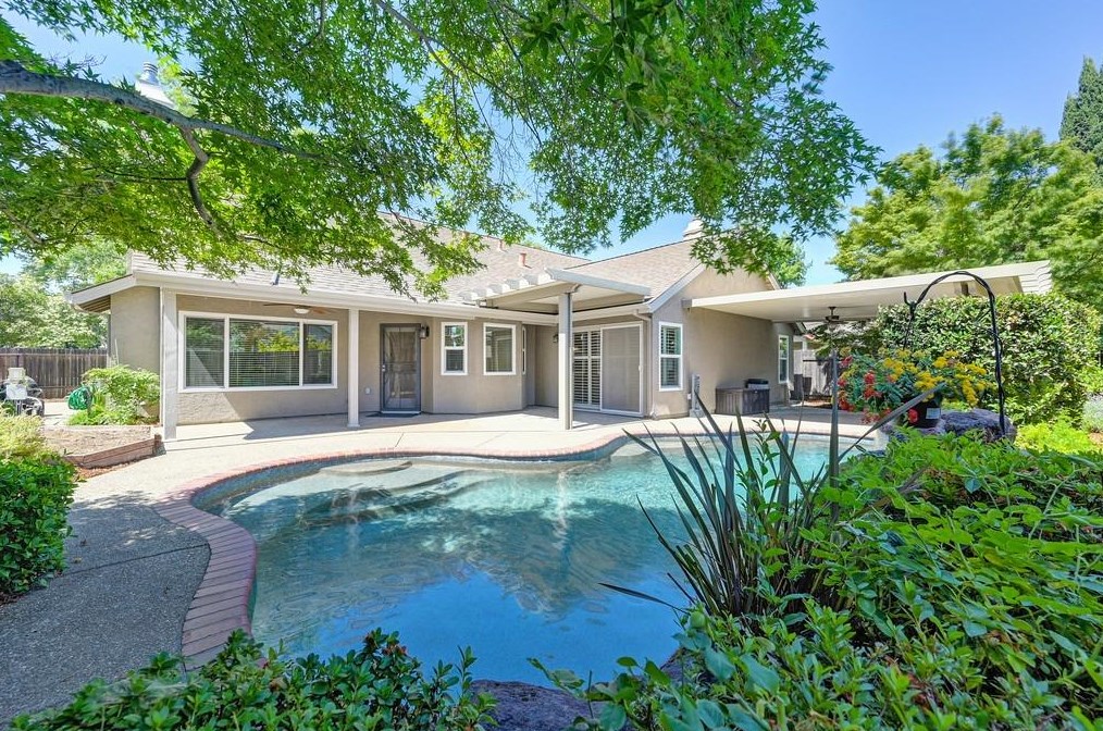 1414 Oak Grove Dr, Roseville, CA 95747-7352