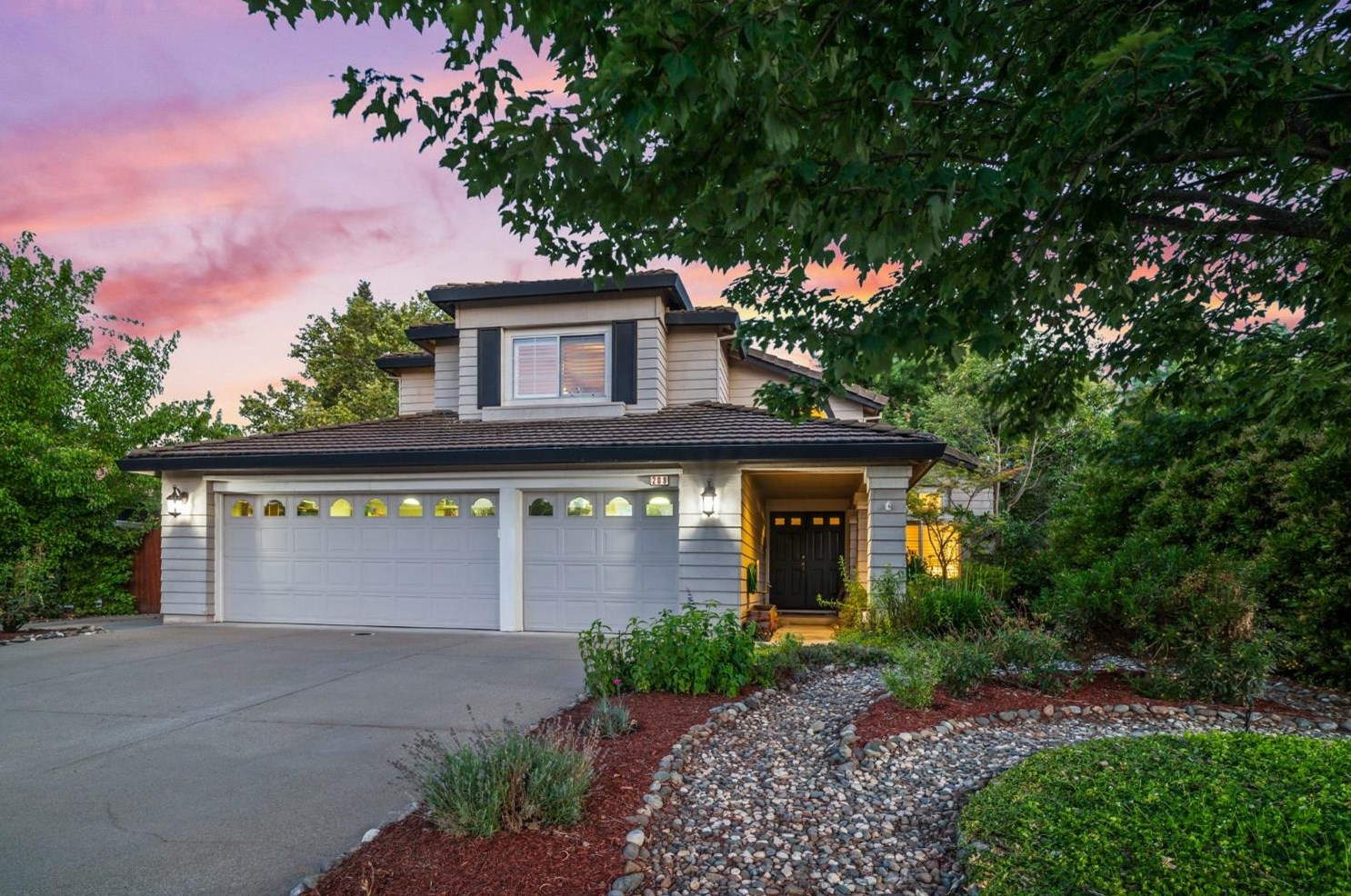 208 Shelly Ct, Roseville, CA 95747-6800