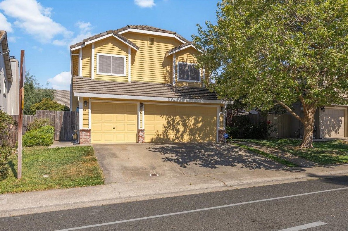 8132 Falcon View Dr, Sacramento, CA 95843-5329