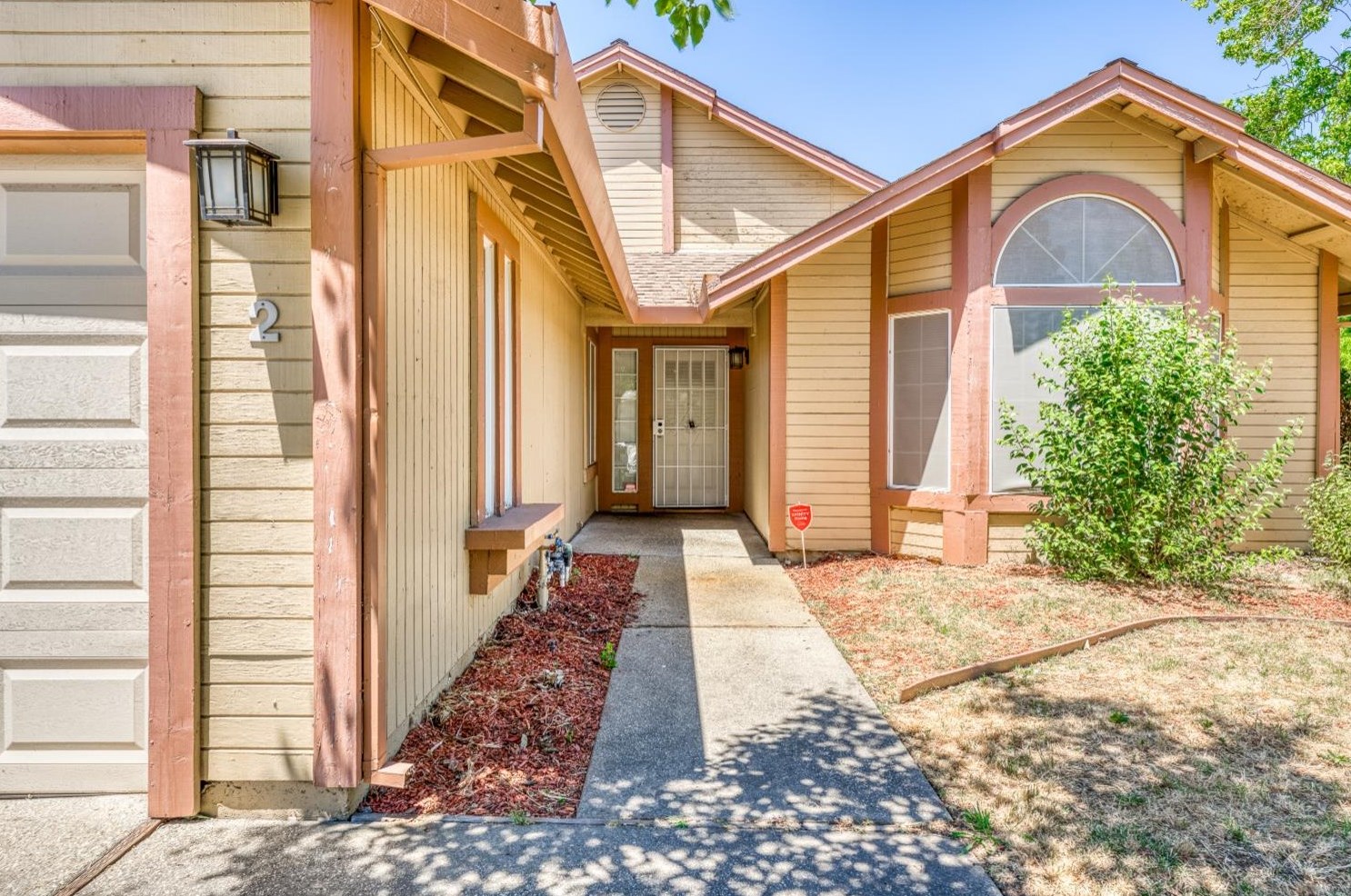 2 Twin Leaf Ct, Sacramento, CA 95838-1870