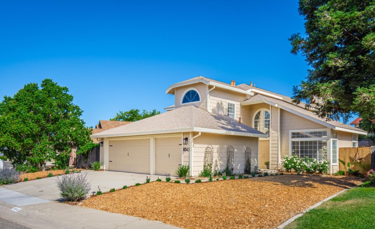 8545 Cavendish Way, Sacramento, CA 95828-5420