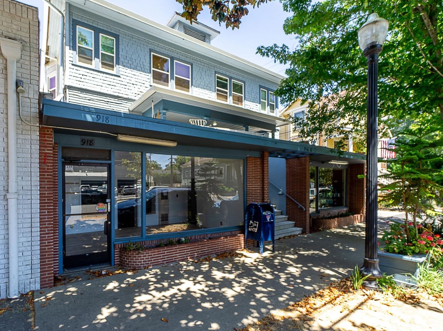 916 24th St, Sacramento, CA 95816-4722